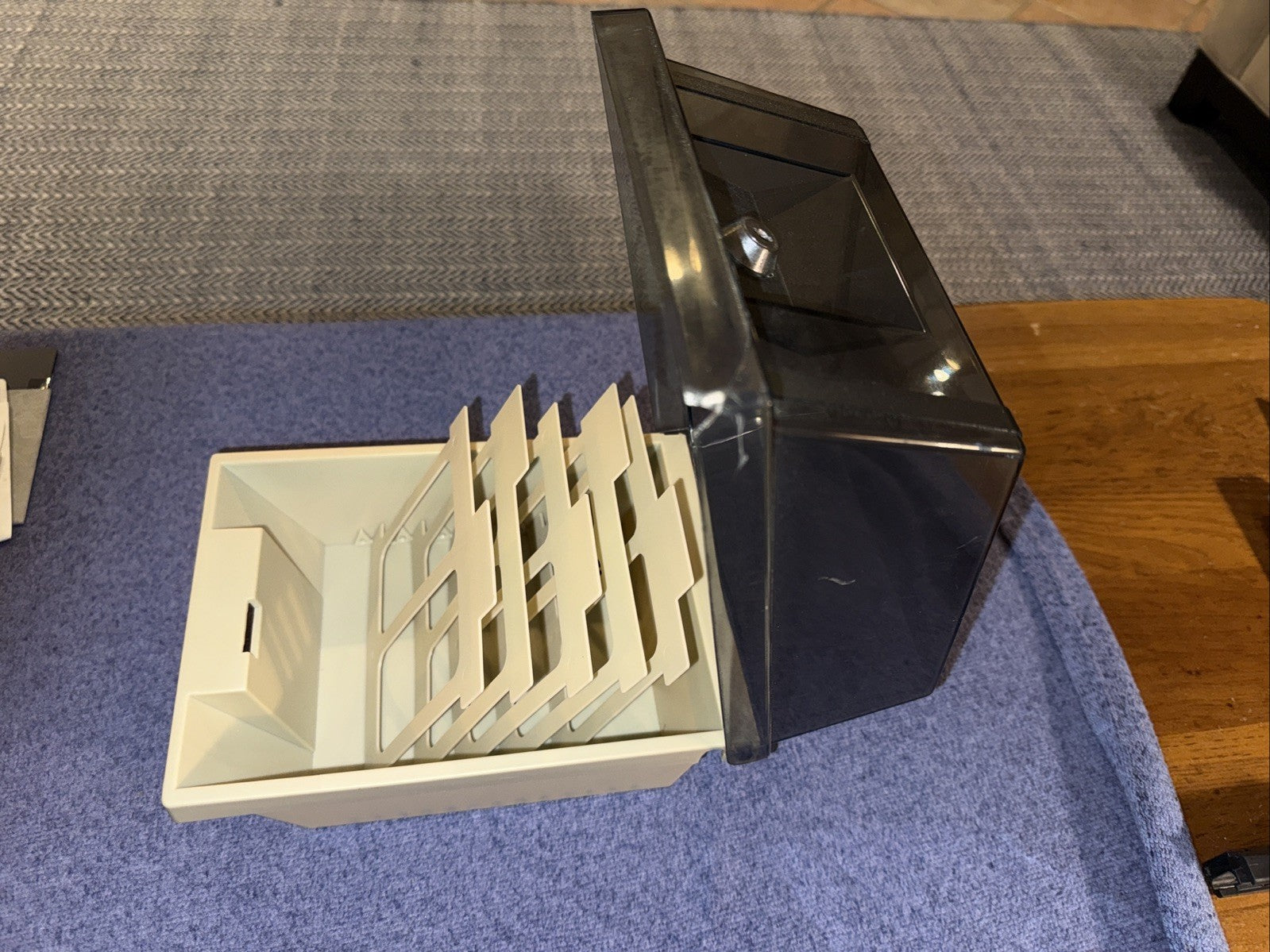 🍏 Apple Vintage  Floppy  Disk Holder  YA-50L 50 Disk w/ 10 Disks!