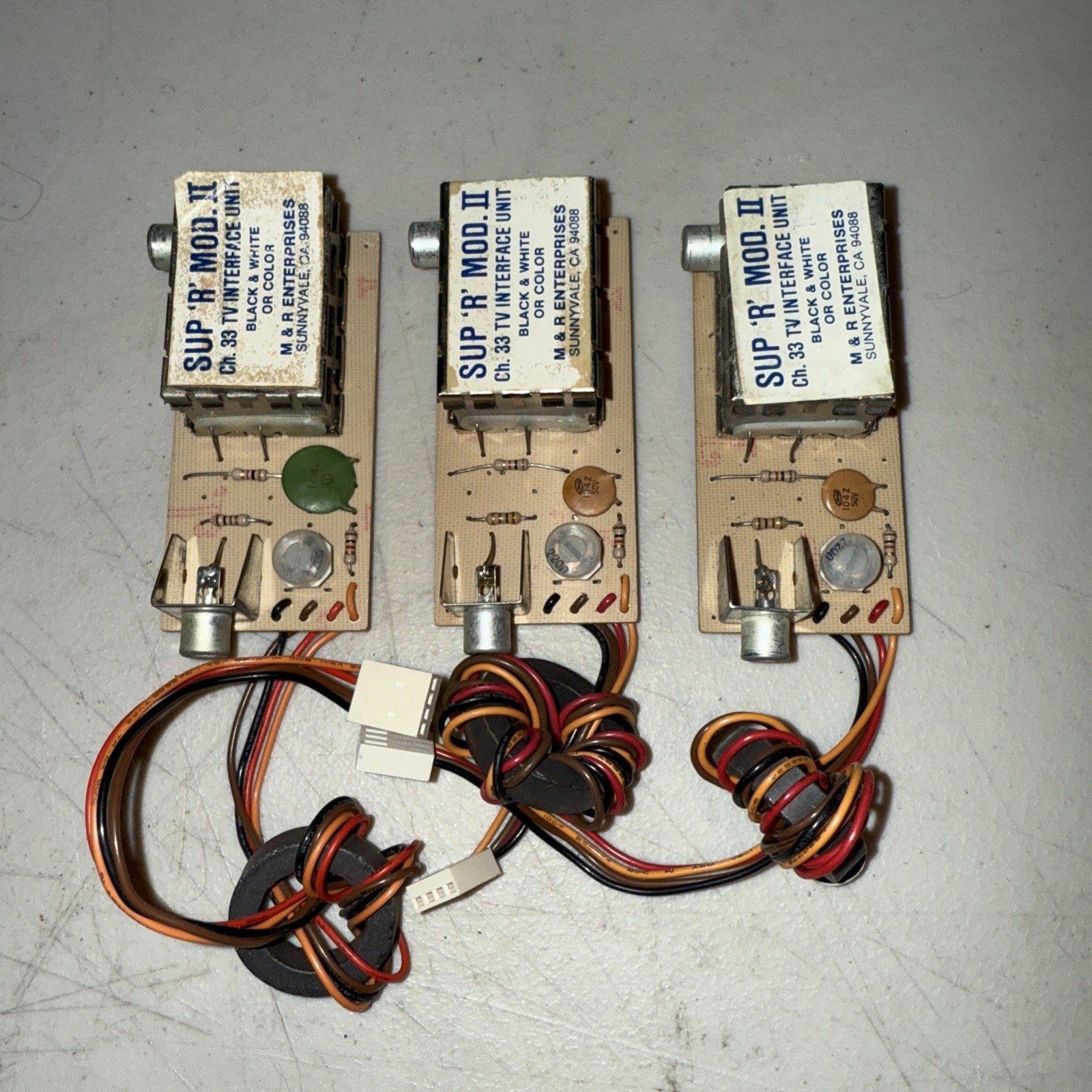 🍏 Apple II/+ Sup 'R' Mod II, Ch 3 UHF TV RF Modulator M&R Enterprises (works)