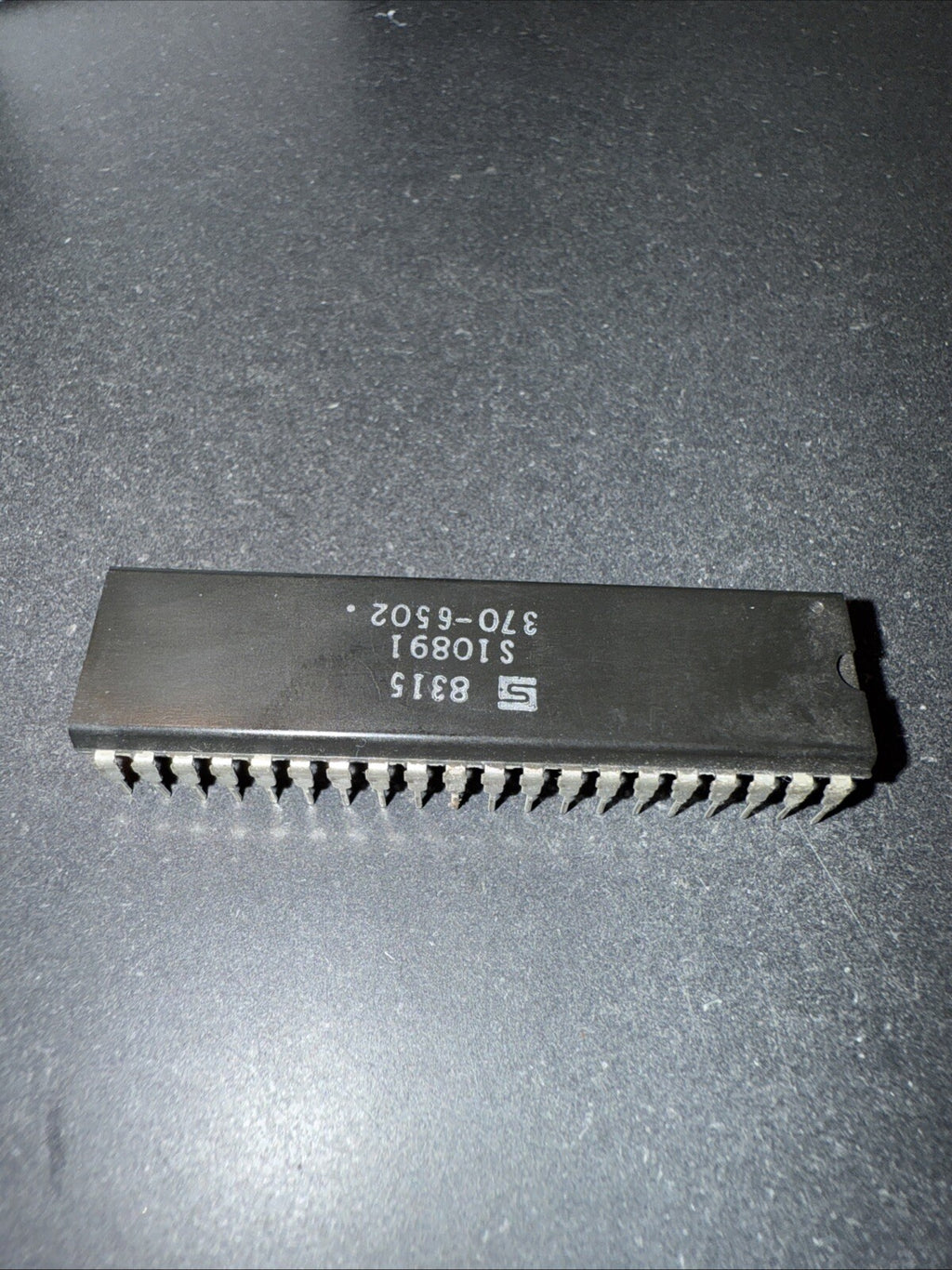 Apple IIe "Un-Enhancement" Kit  6502 & Apple IIe ROMS OEM