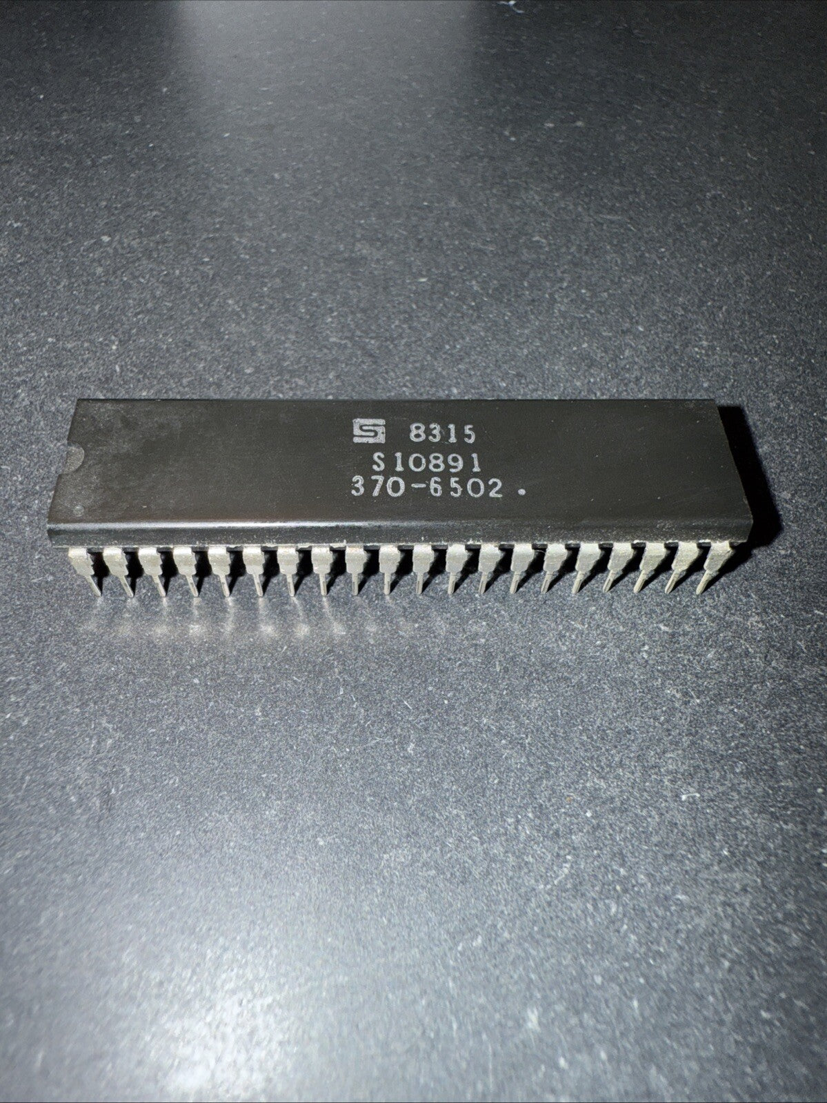 Apple IIe "Un-Enhancement" Kit  6502 & Apple IIe ROMS OEM