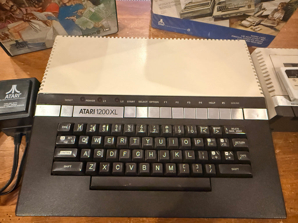 Atari 1200XL w Software and Power