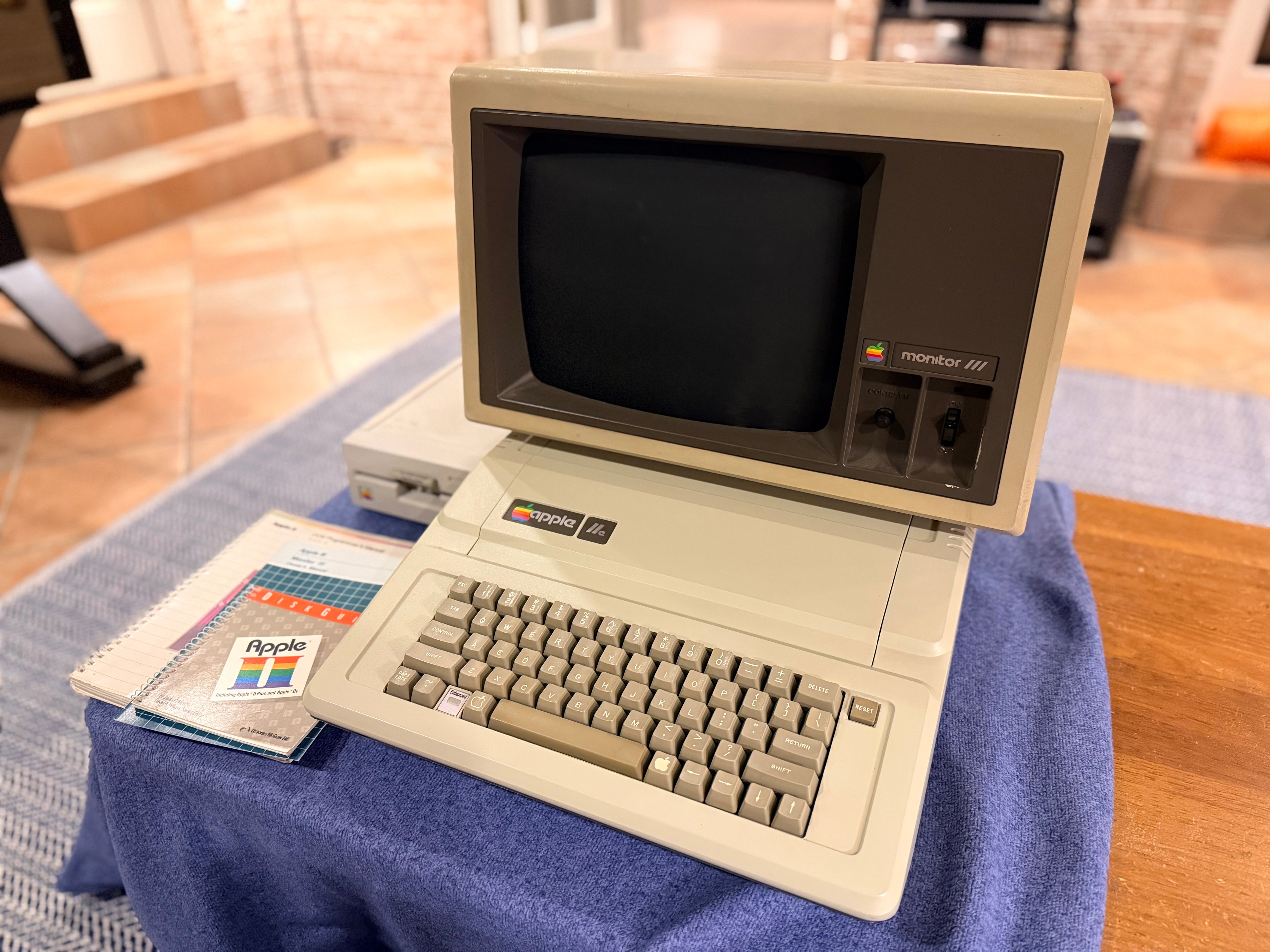 Apple IIe (White Keys) w/ Transwarp Accelerator, Internal SD Drive, Monitor and More!