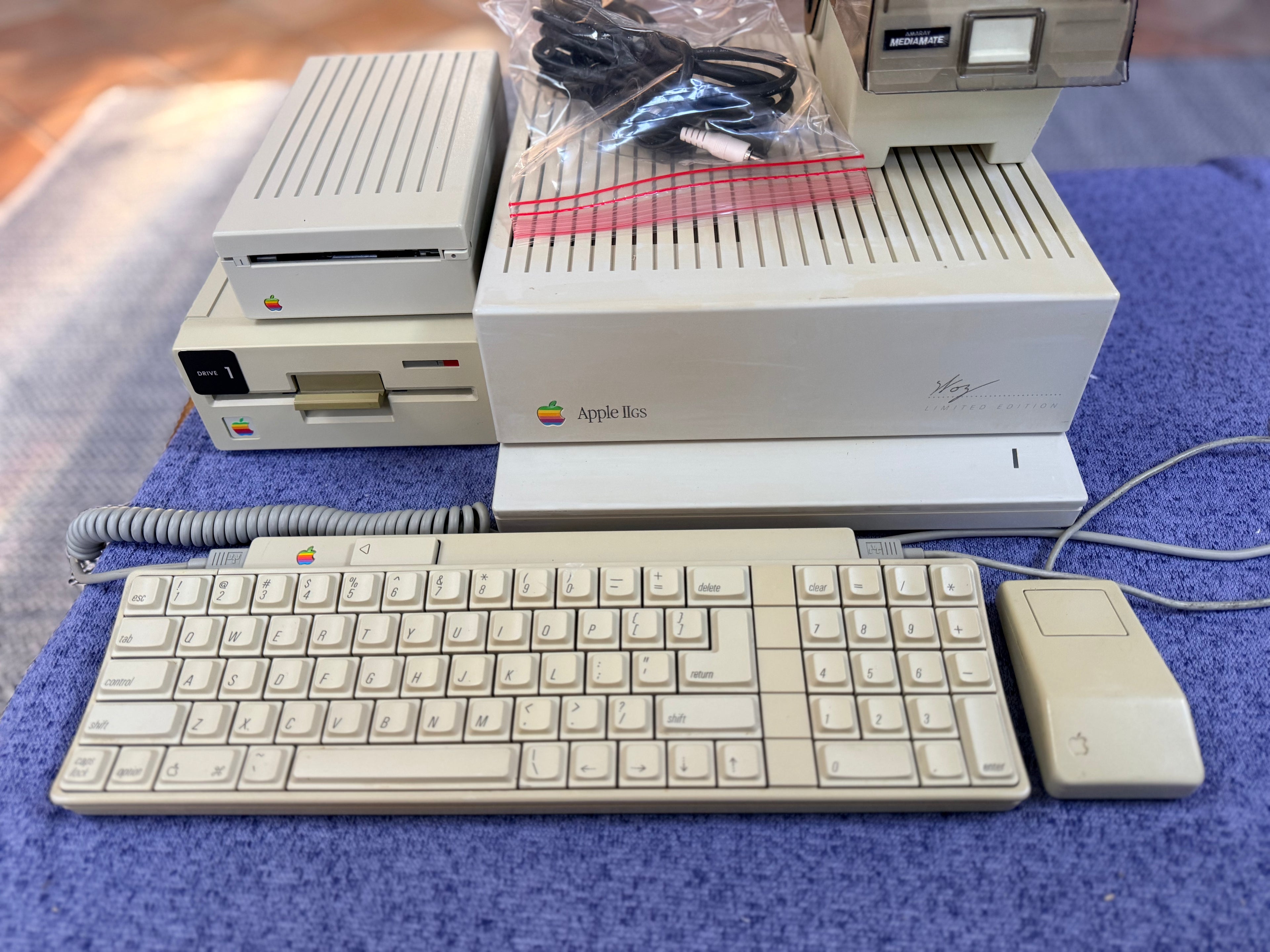Apple IIGS Woz Edition – ROM 1 – 1MB RAM – Fully Cleaned – Drives – SD w/ Games
