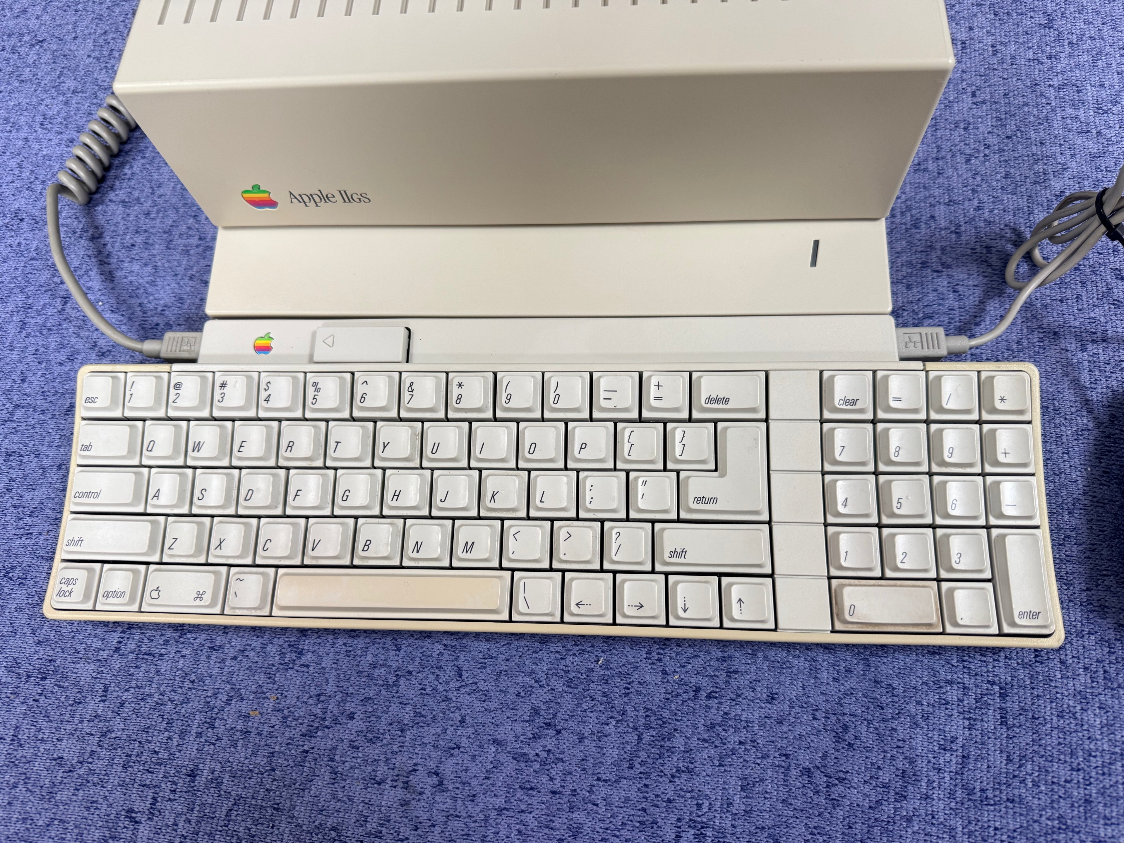 Apple IIGS ROM 1 – 1MB RAM – SD Drive w/ Games – Exceptional Condition