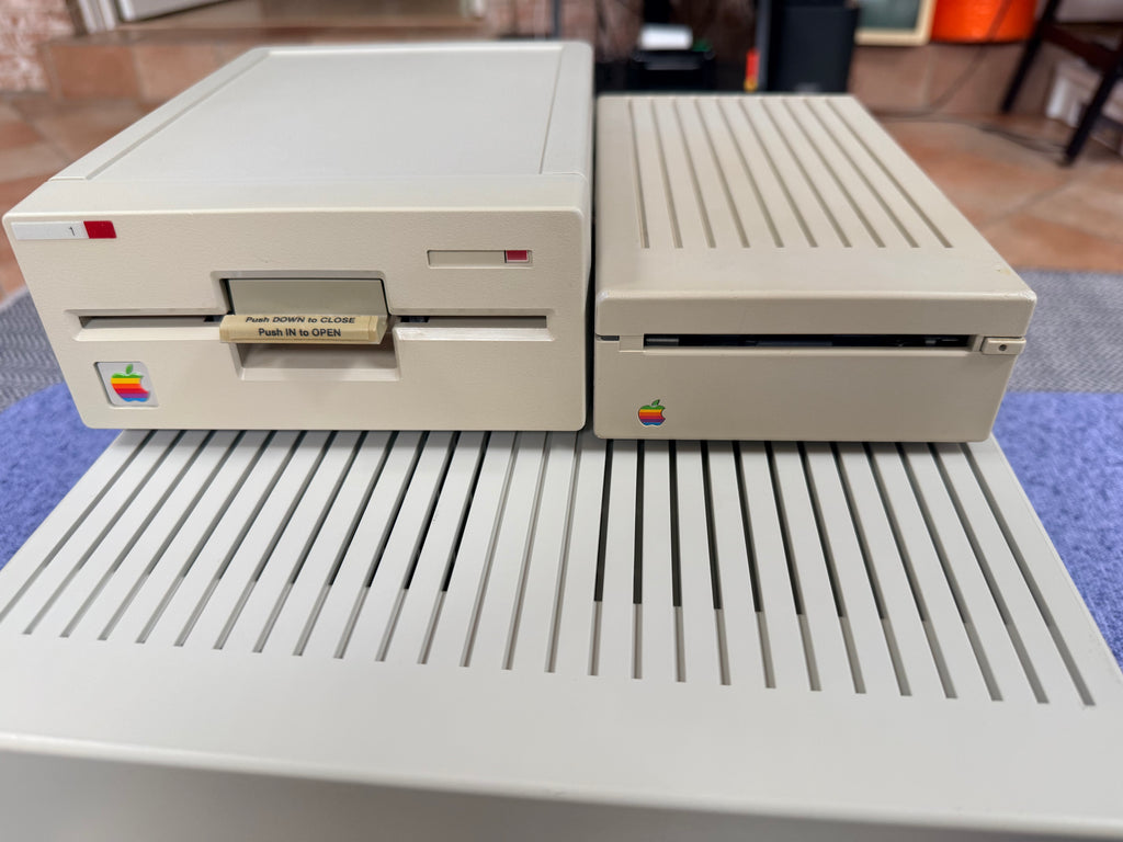 Apple IIGS ROM 1 – 1MB RAM – SD Drive w/ Games – Exceptional Condition