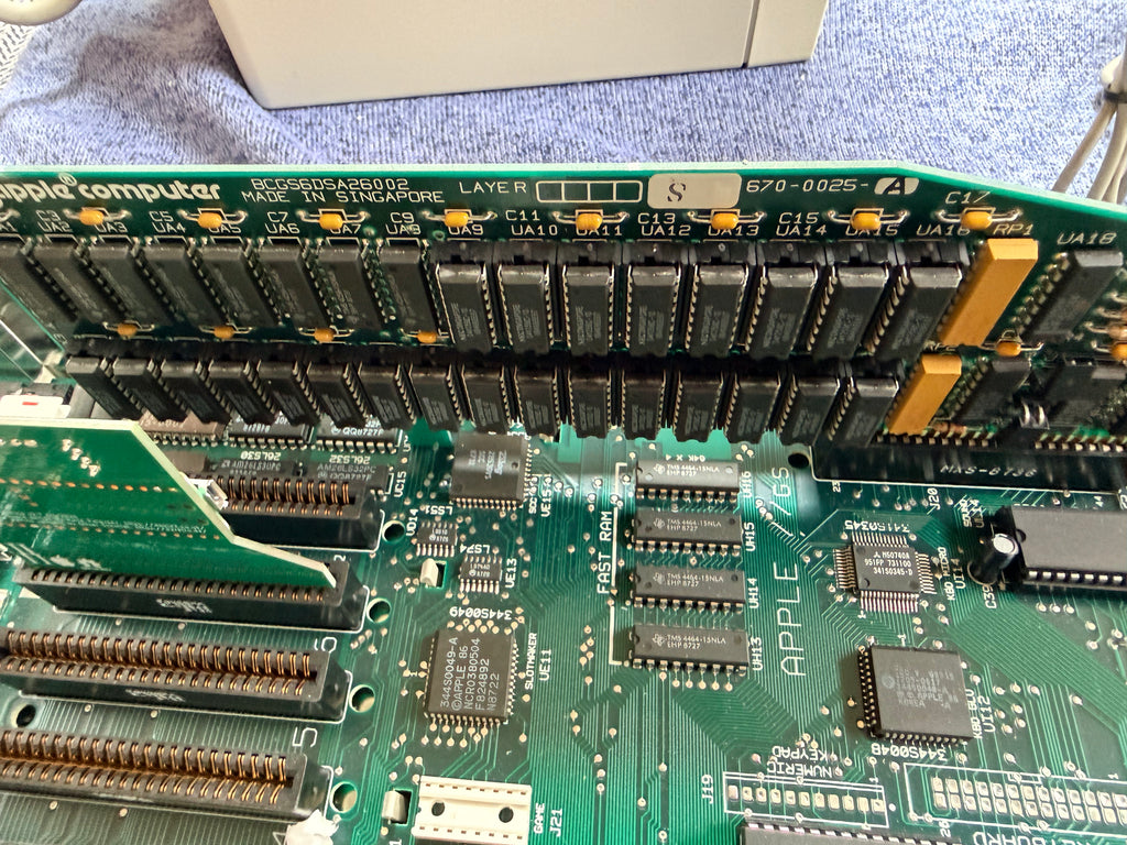 Apple IIGS ROM 1 – 1MB RAM – SD Drive w/ Games – Exceptional Condition