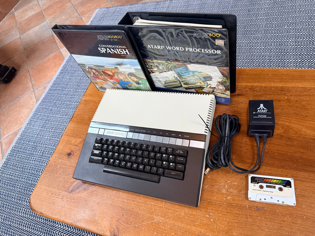 Atari 1200XL w Software and Power