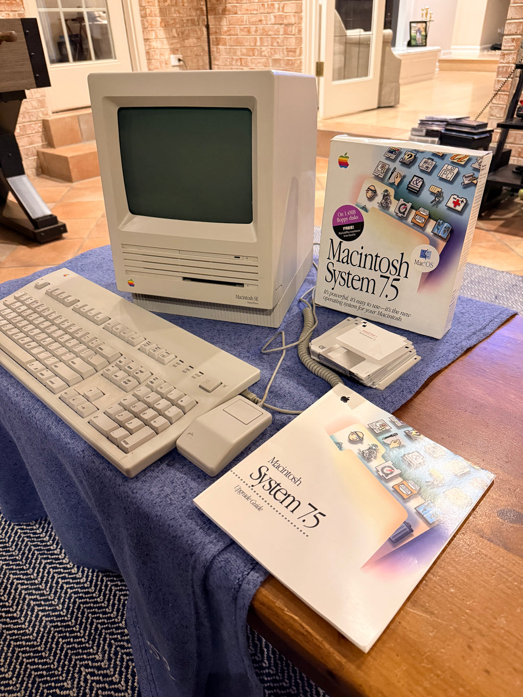 Apple Macintosh SE SuperDrive 4MB RAM BlueSCSI Mac OS 7.5.5| M5011 | Working
