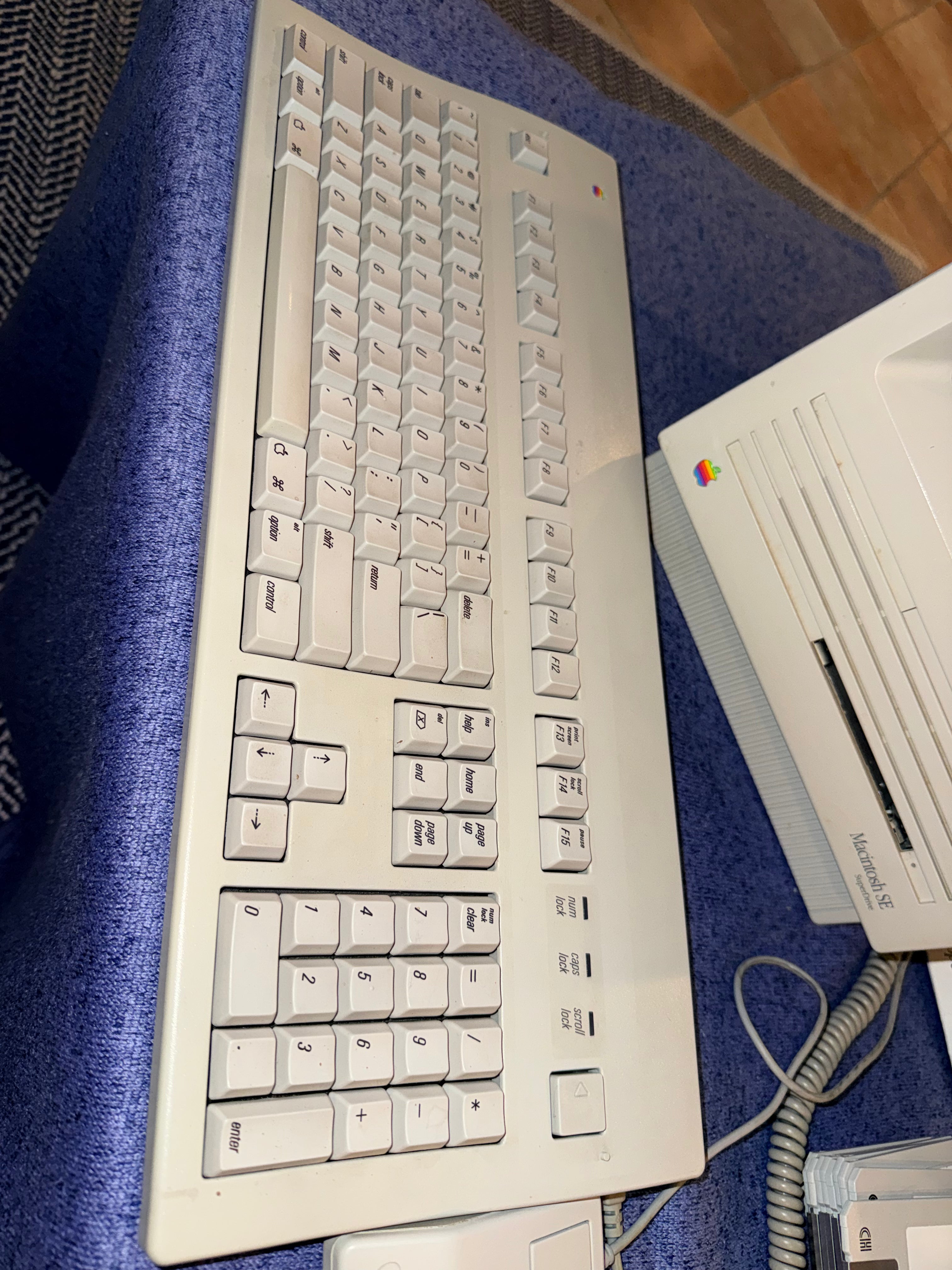 Apple Macintosh SE SuperDrive 4MB RAM BlueSCSI Mac OS 7.5.5| M5011 | Working