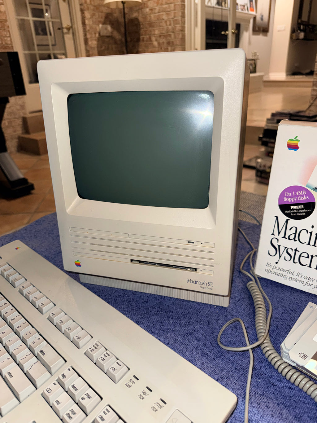 Apple Macintosh SE SuperDrive 4MB RAM BlueSCSI Mac OS 7.5.5| M5011 | Working