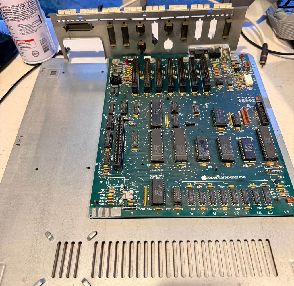 Apple IIe Enhanced Computer System (A2S2064) – Professionally Restored • Apple DuoDisk (A9M0108) • 128K • Manuals • Games