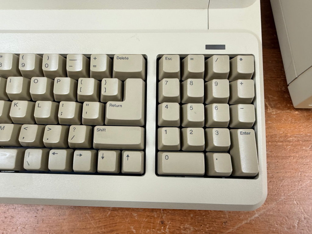 Apple IIe Platinum Edition – Excellent Condition – Fully Equipped