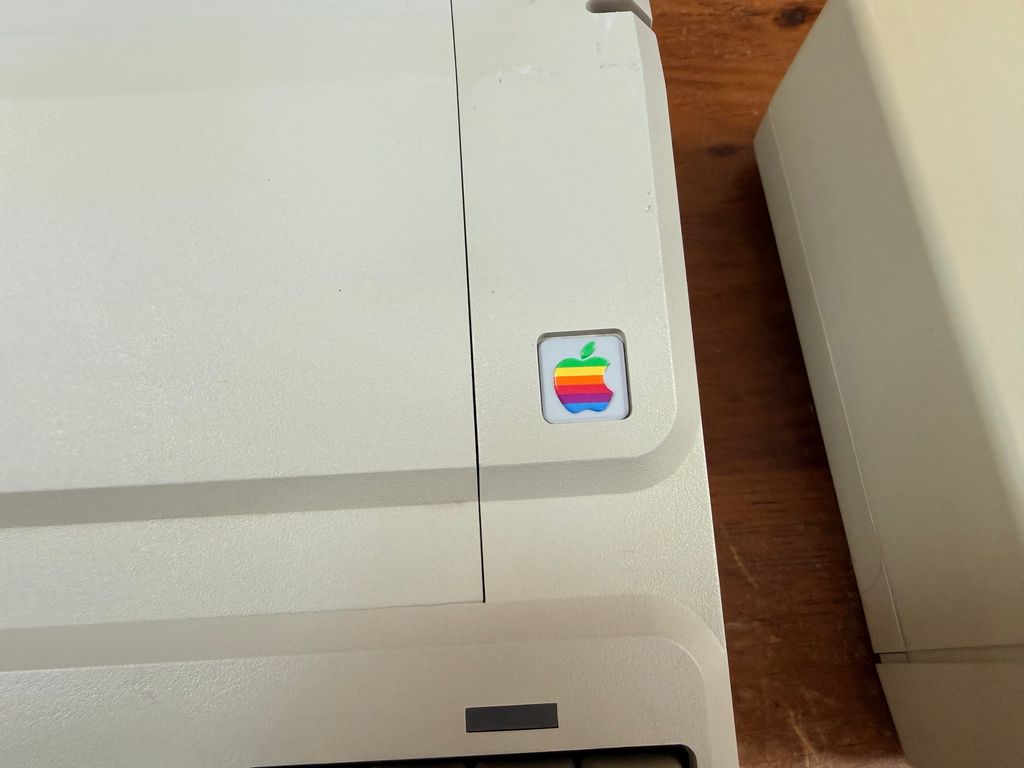 Apple IIe Platinum Edition – Excellent Condition – Fully Equipped