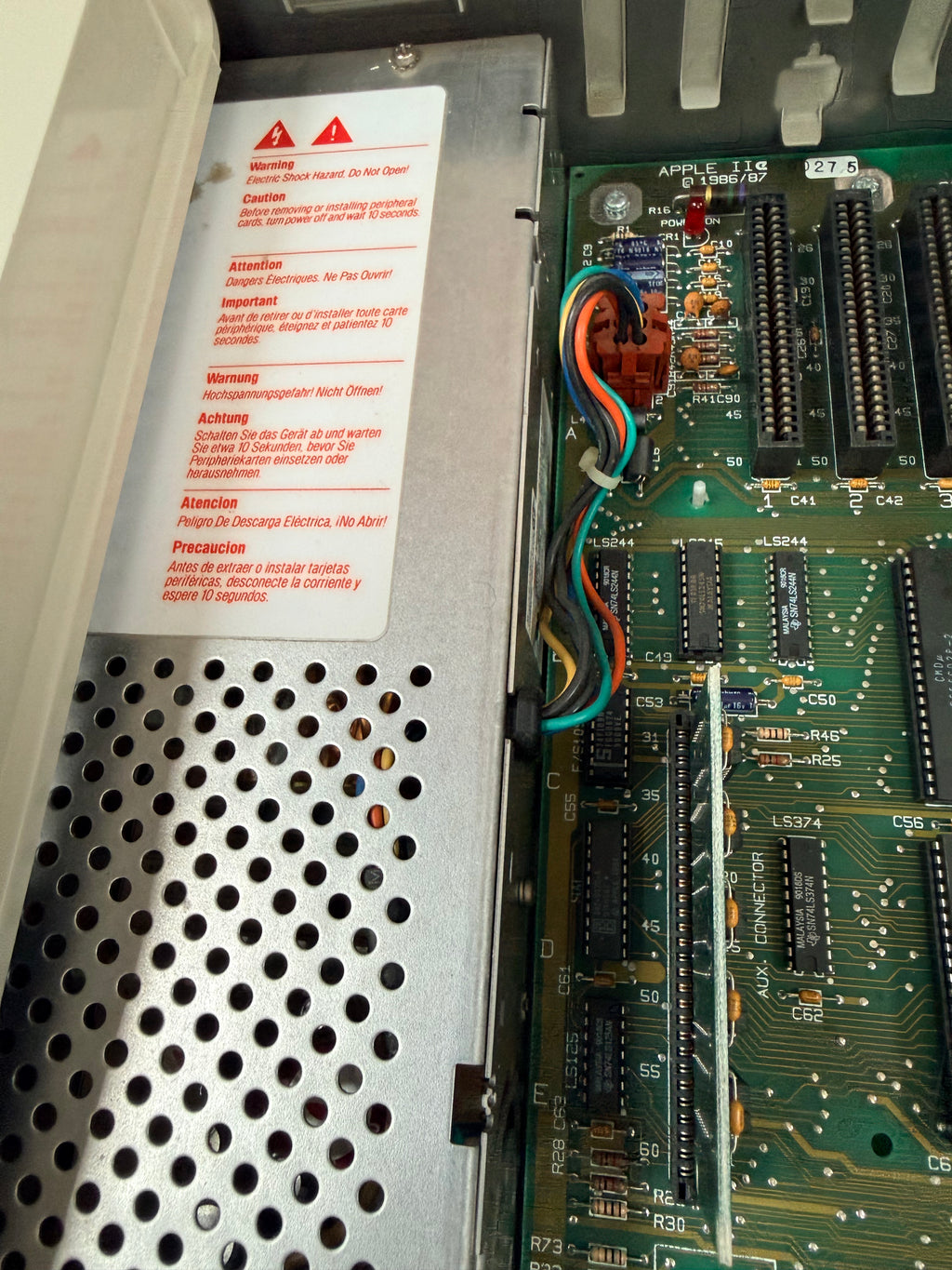 Apple IIe Platinum Edition – Excellent Condition – Fully Equipped