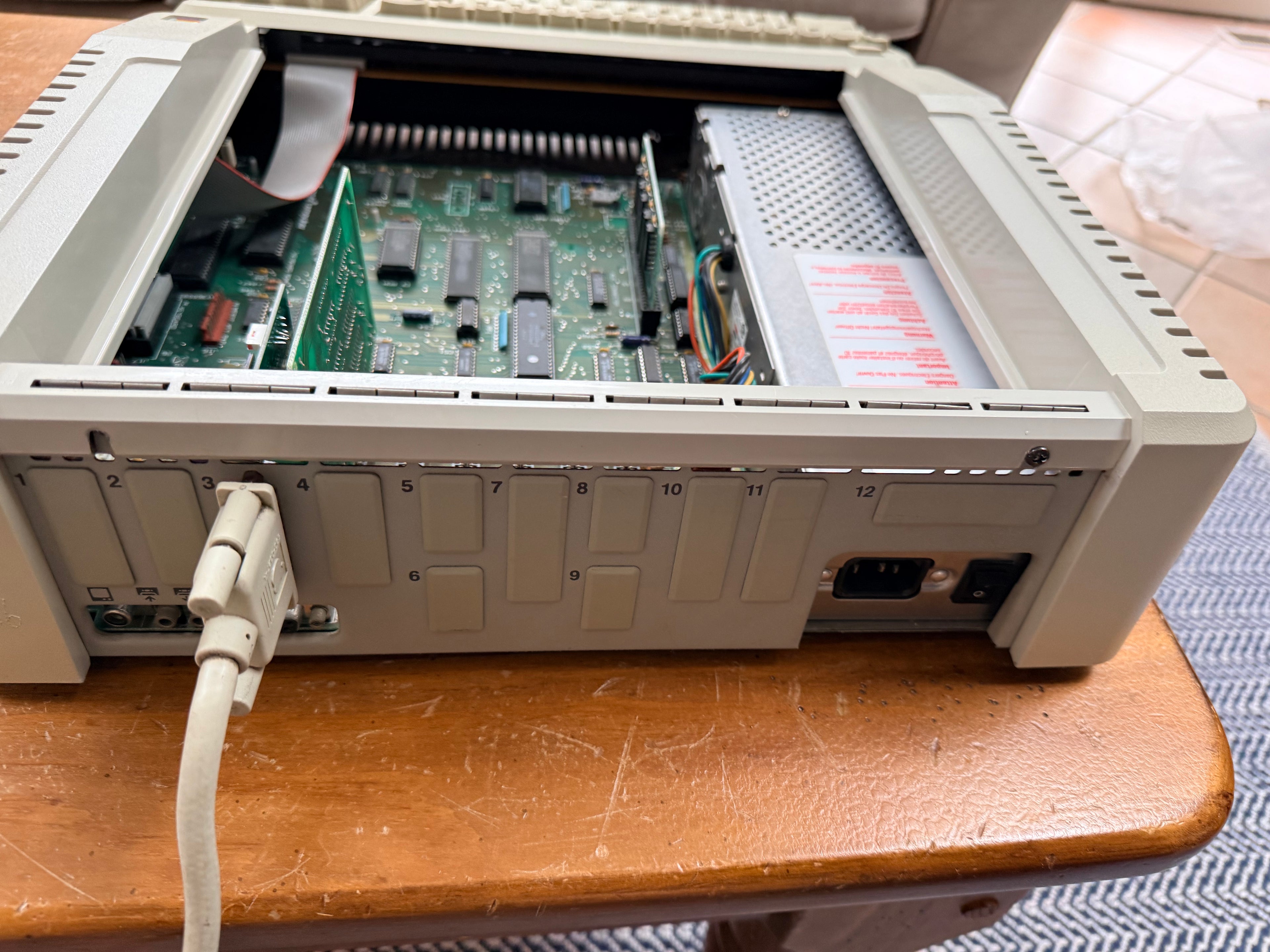 Apple IIe Platinum Edition – Excellent Condition – Fully Equipped