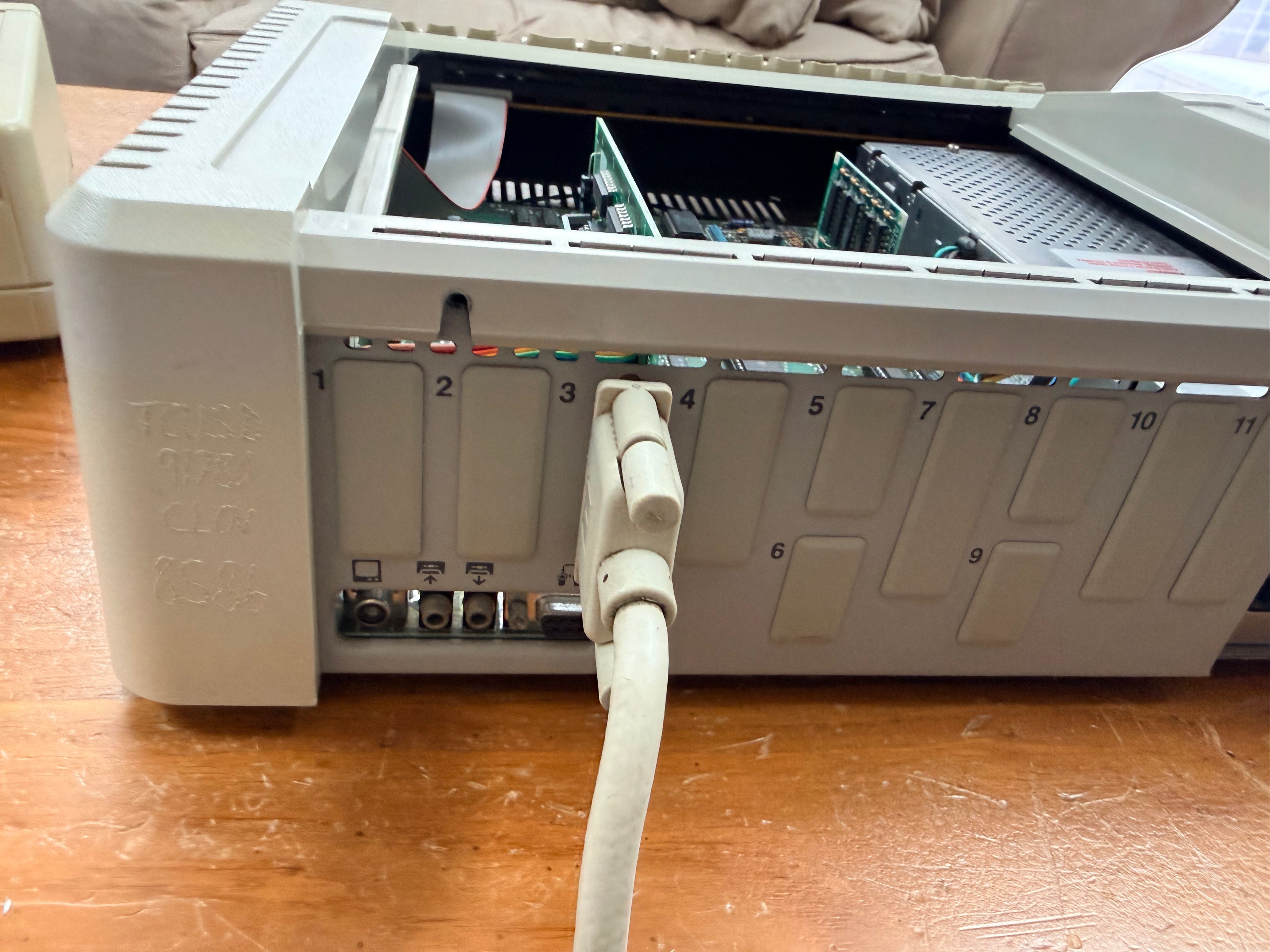 Apple IIe Platinum Edition – Excellent Condition – Fully Equipped