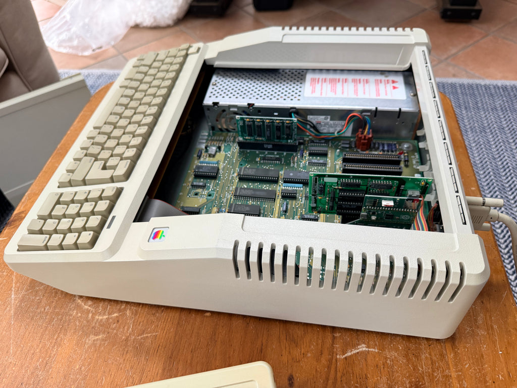 Apple IIe Platinum Edition – Excellent Condition – Fully Equipped