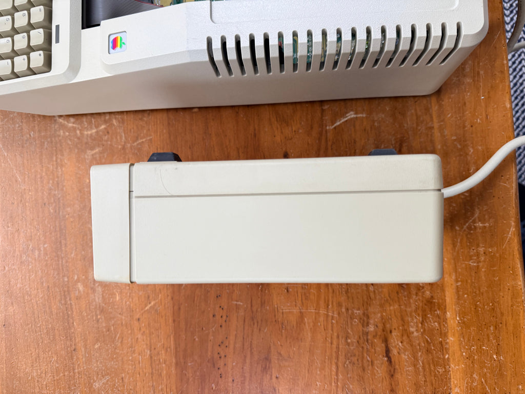 Apple IIe Platinum Edition – Excellent Condition – Fully Equipped