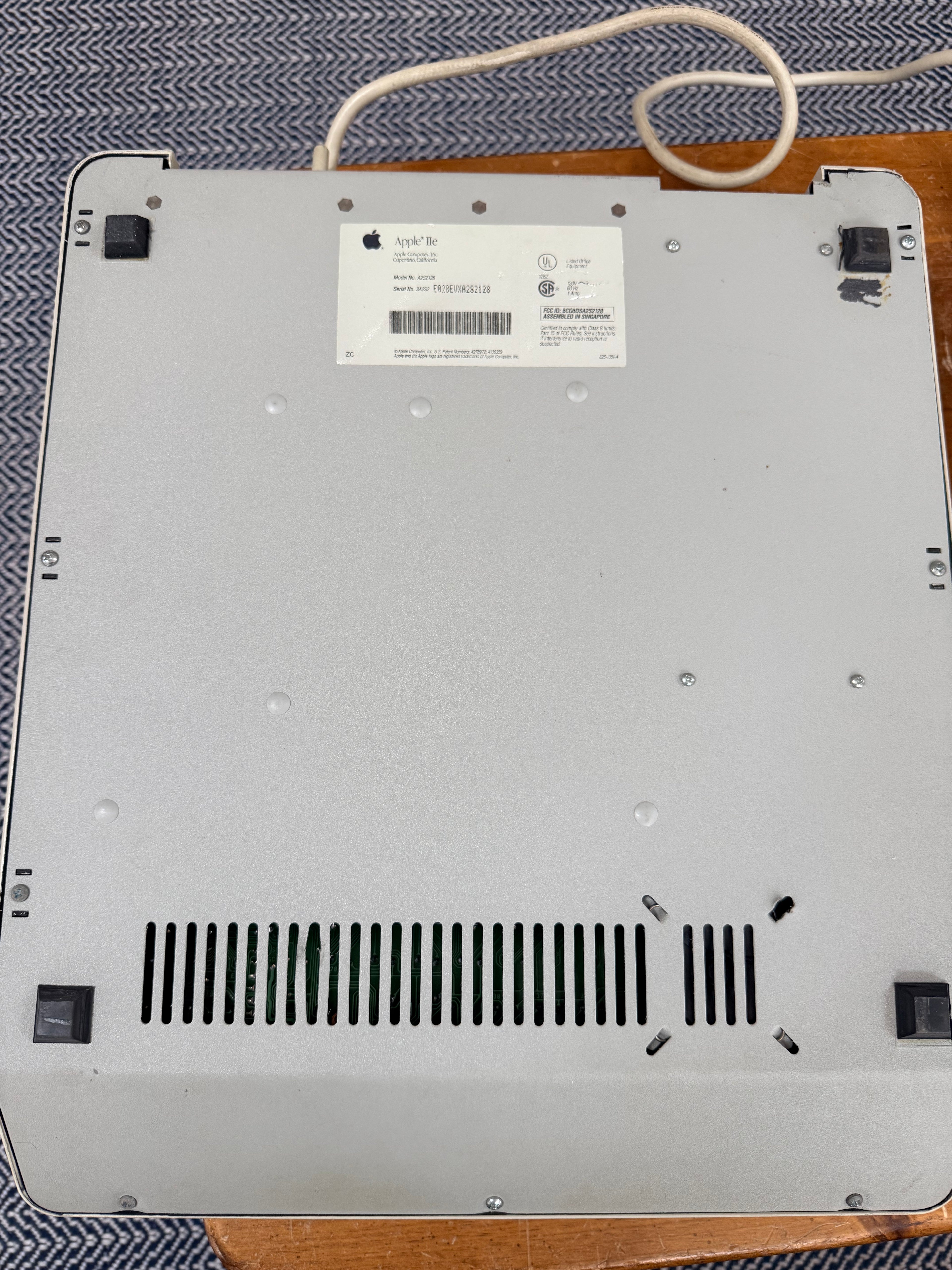 Apple IIe Platinum Edition – Excellent Condition – Fully Equipped