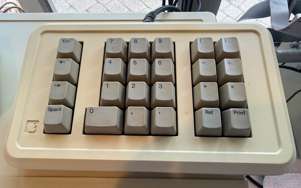 🍎 Apple IIe Enhanced Computer System – 128K – DuoDisk – Super Serial – Joystick - Numeric Keypad & Manuals