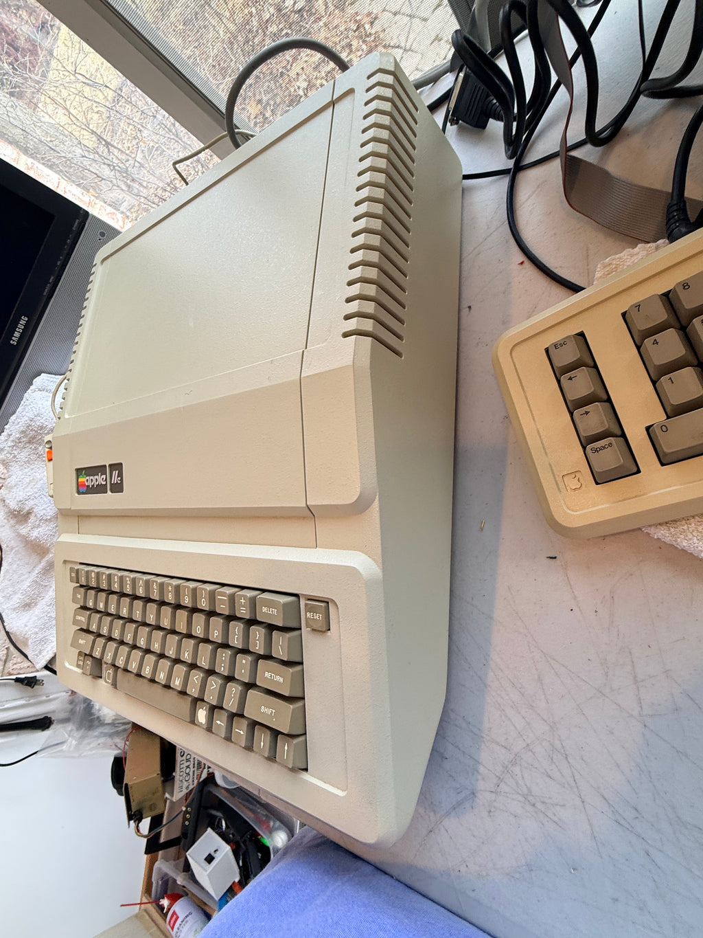 🍎 Apple IIe Enhanced Computer System – 128K – DuoDisk – Super Serial – Joystick - Numeric Keypad & Manuals