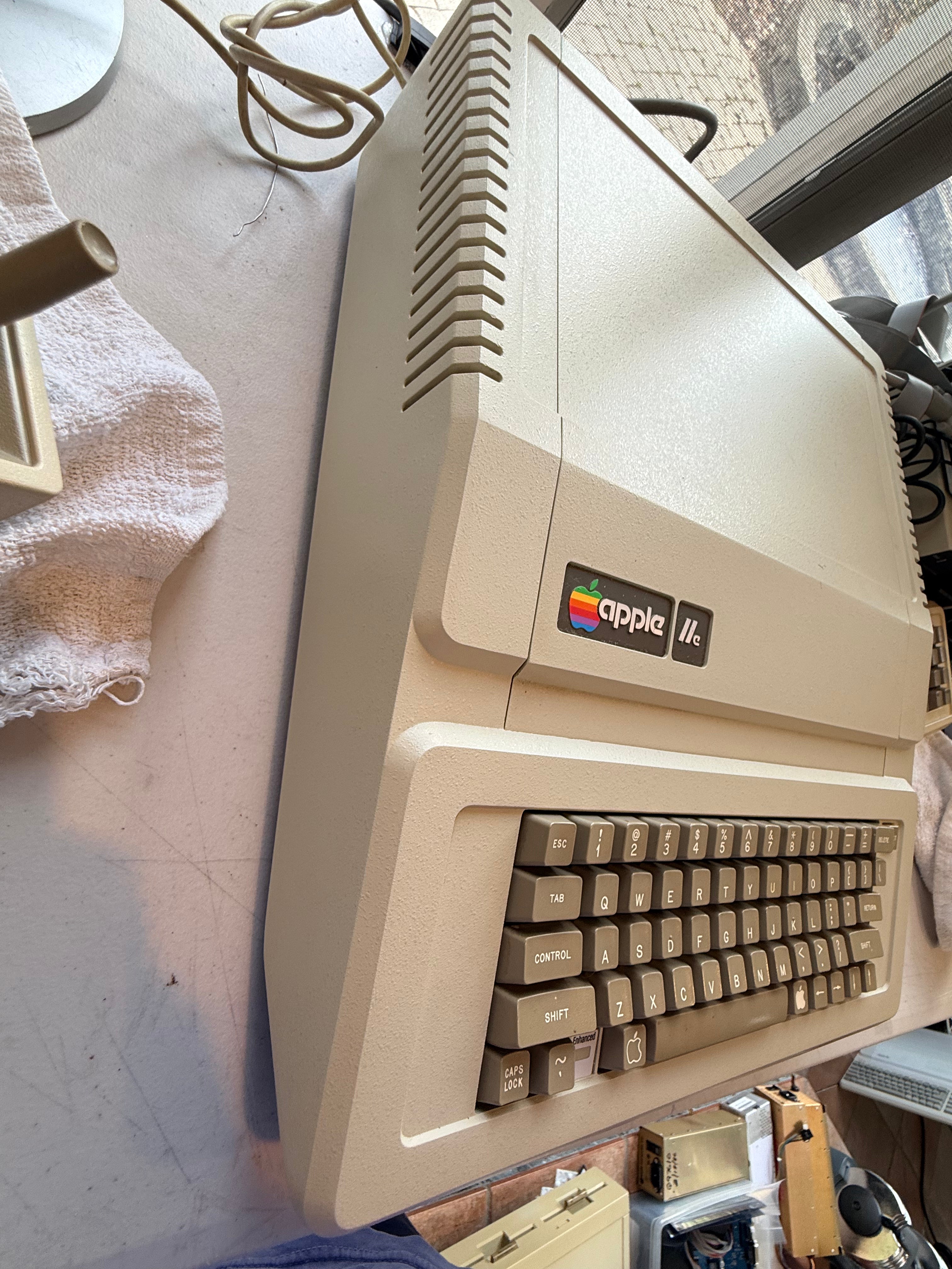 🍎 Apple IIe Enhanced Computer System – 128K – DuoDisk – Super Serial – Joystick - Numeric Keypad & Manuals