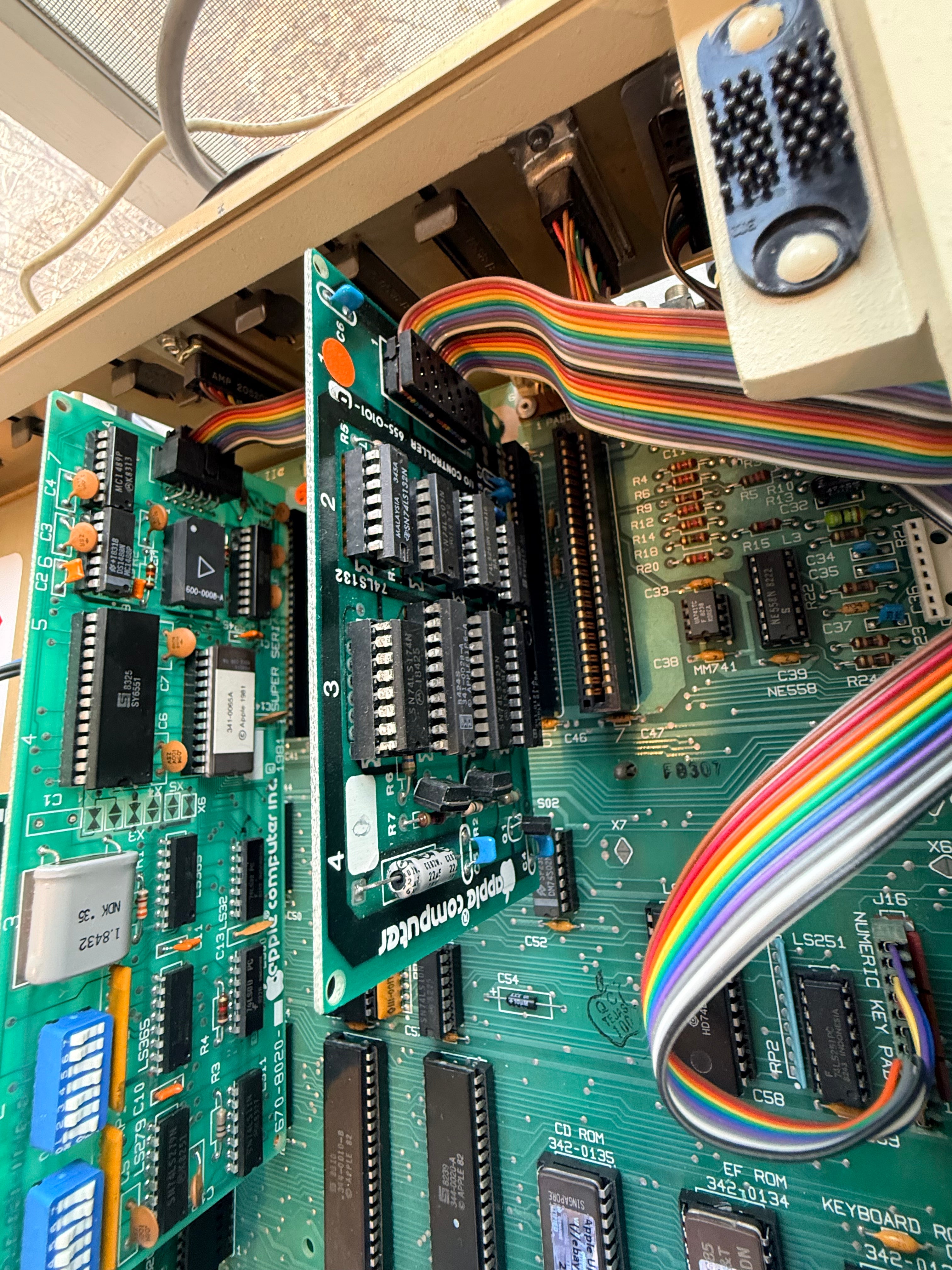 🍎 Apple IIe Enhanced Computer System – 128K – DuoDisk – Super Serial – Joystick - Numeric Keypad & Manuals