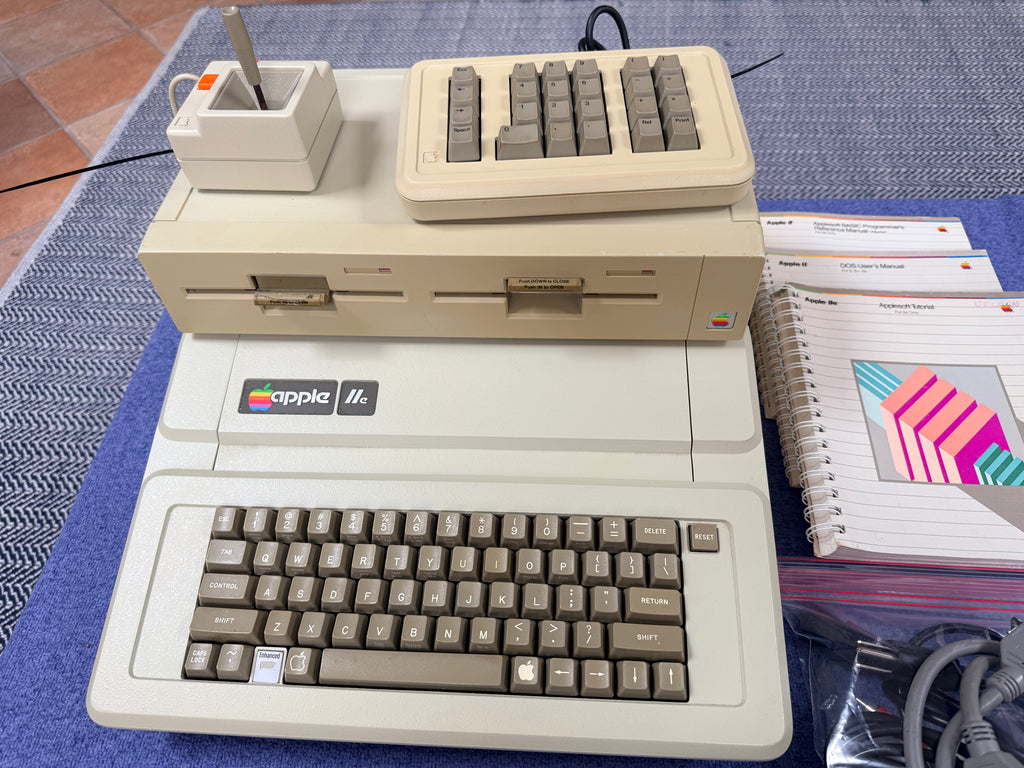 🍎 Apple IIe Enhanced Computer System – 128K – DuoDisk – Super Serial – Joystick - Numeric Keypad & Manuals