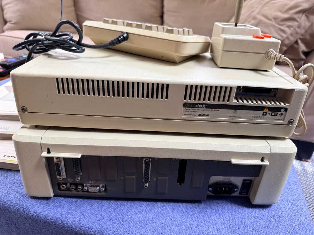 🍎 Apple IIe Enhanced Computer System – 128K – DuoDisk – Super Serial – Joystick - Numeric Keypad & Manuals