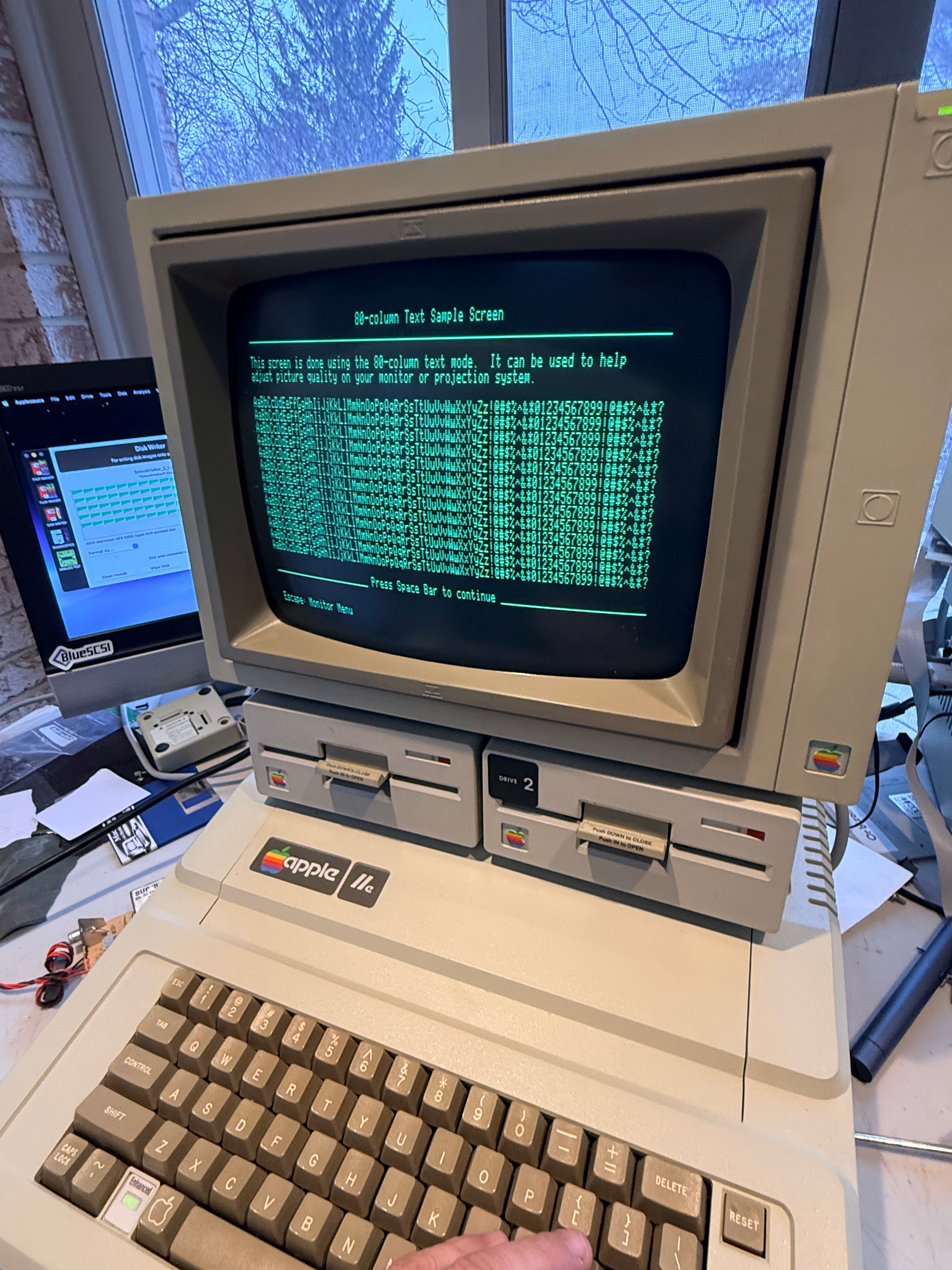 🍎 Apple IIe Enhanced Computer System – 320k – Two Disk – Super Serial  – A2M2010 Monitor