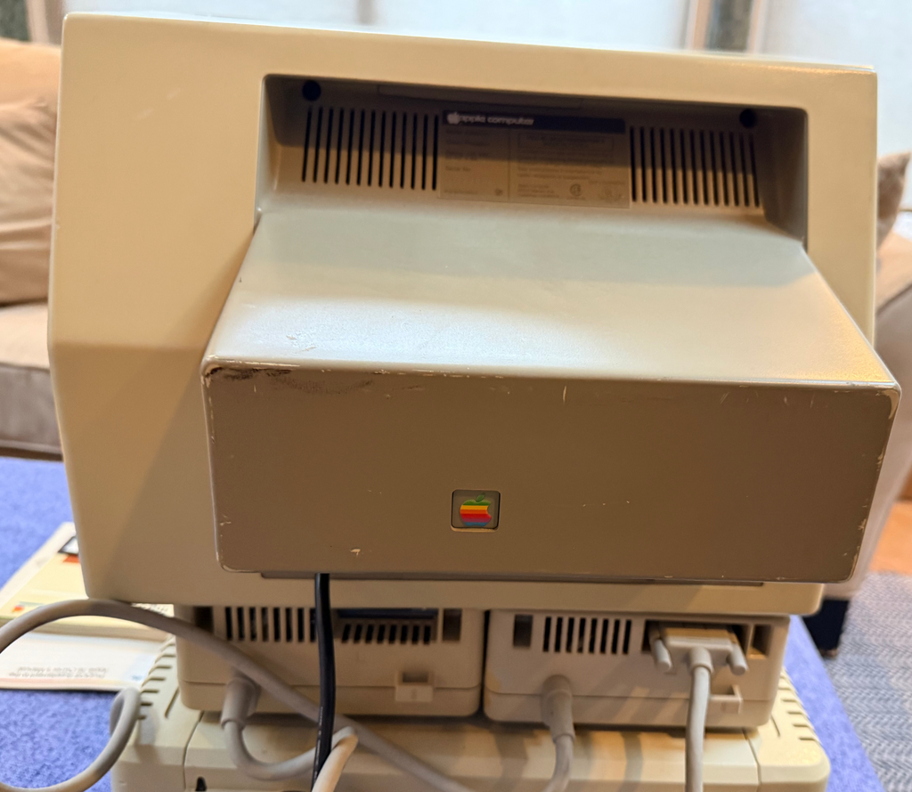 🍎 Apple IIe Enhanced Computer System – 320k – Two Disk – Super Serial  – A2M2010 Monitor