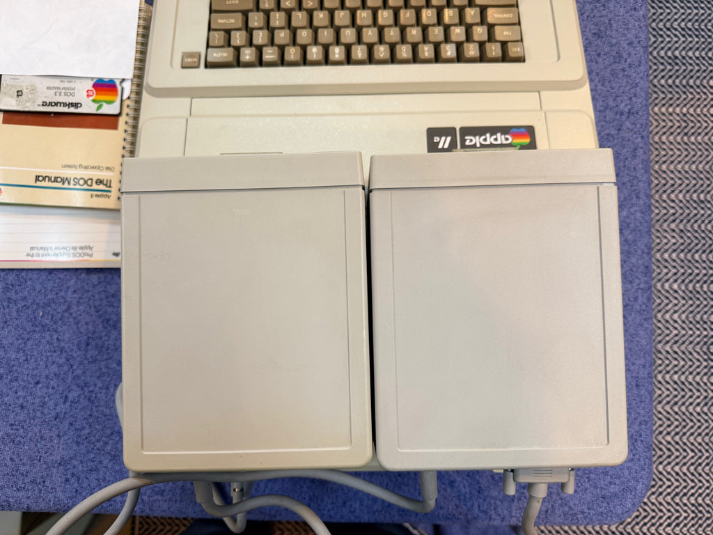 🍎 Apple IIe Enhanced Computer System – 320k – Two Disk – Super Serial  – A2M2010 Monitor