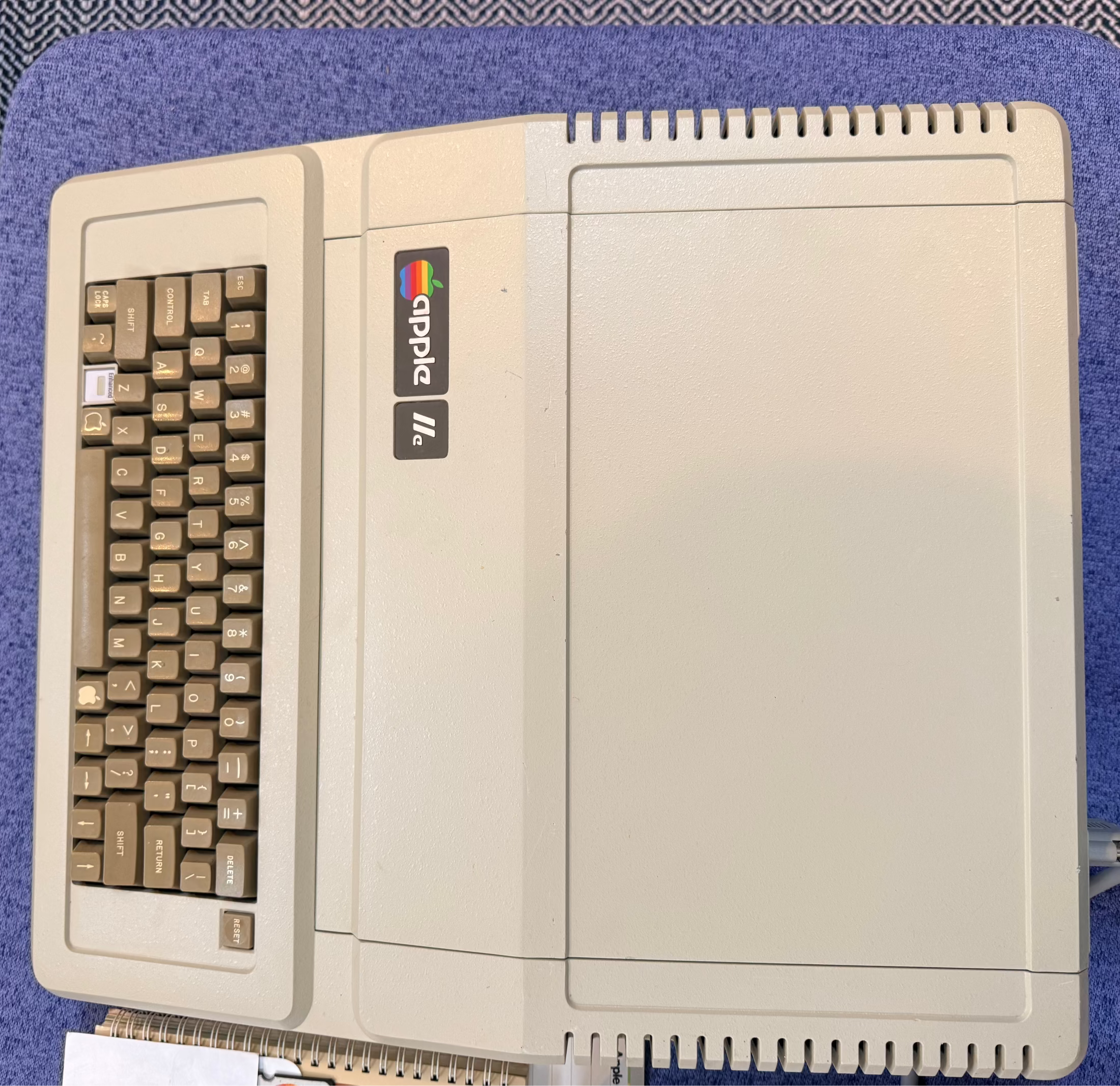 🍎 Apple IIe Enhanced Computer System – 320k – Two Disk – Super Serial  – A2M2010 Monitor