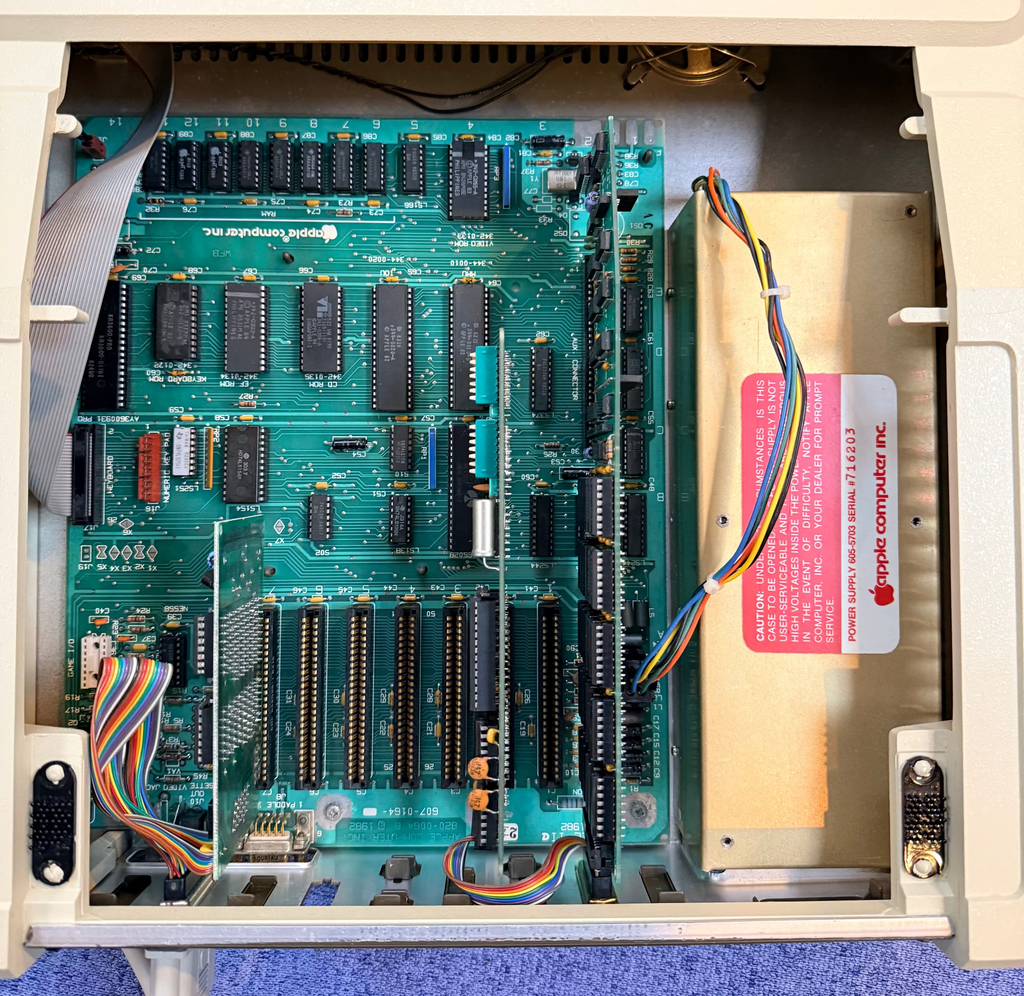 🍎 Apple IIe Enhanced Computer System – 320k – Two Disk – Super Serial  – A2M2010 Monitor