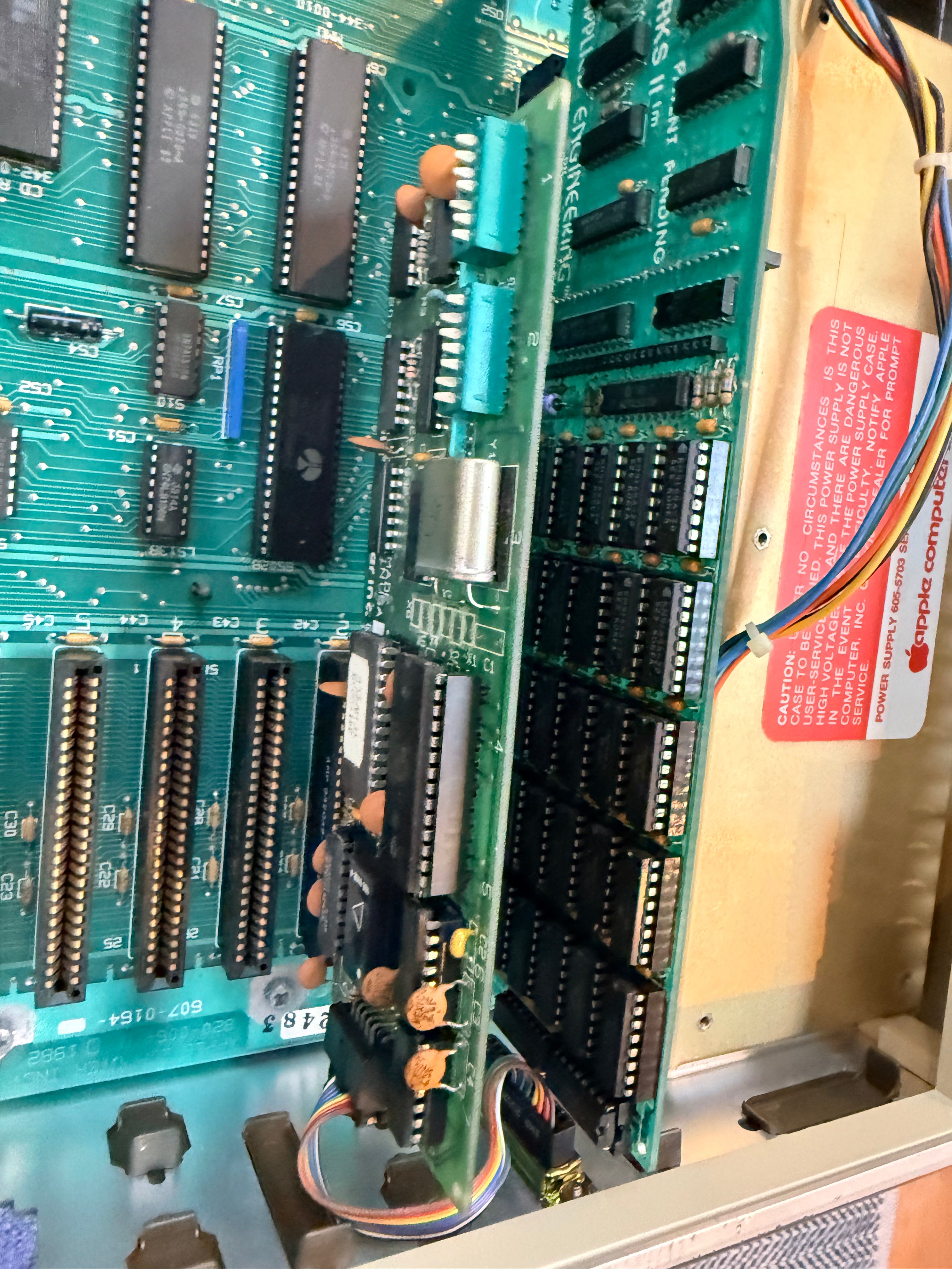 🍎 Apple IIe Enhanced Computer System – 320k – Two Disk – Super Serial  – A2M2010 Monitor