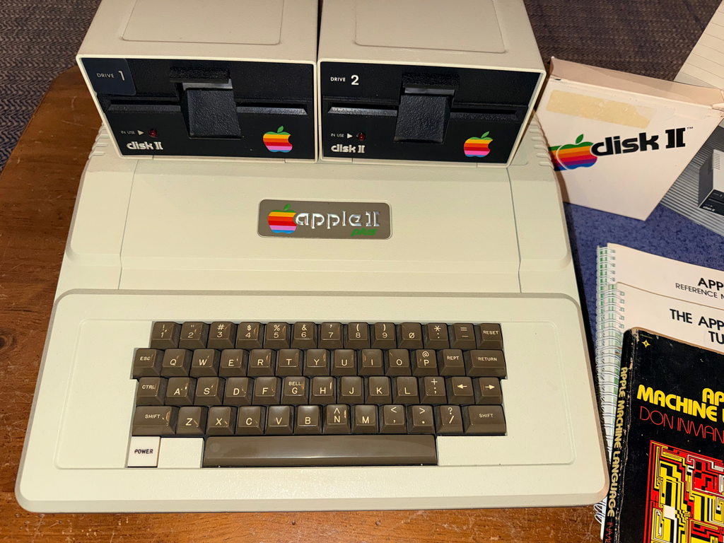 Apple II Plus 64k System w/ Dual Disk II Drives, Super Serial Card : Manuals & Books – TESTED & RESTORED