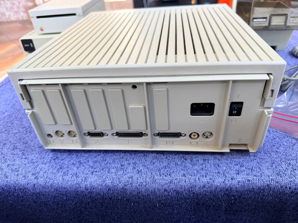 Apple IIGS Woz Edition – ROM 1 – 1MB RAM – Fully Cleaned – Drives – SD w/ Games