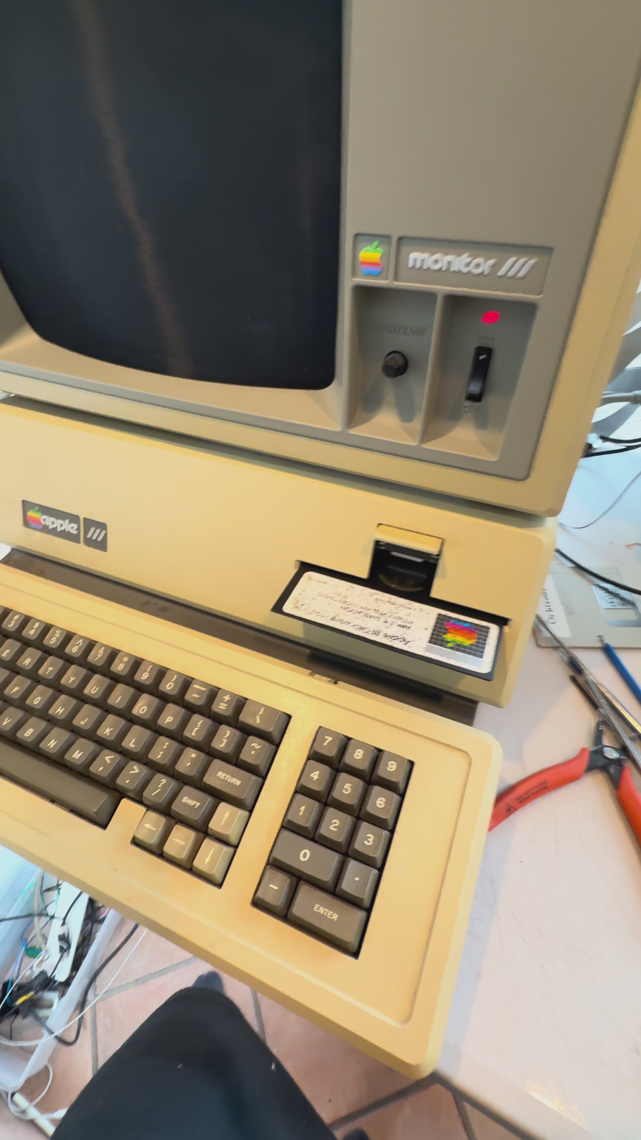 🔥 Apple /// Computer System – 9/10 Condition – Matching Monitor /// + NOS MicroSci Drive 🔥