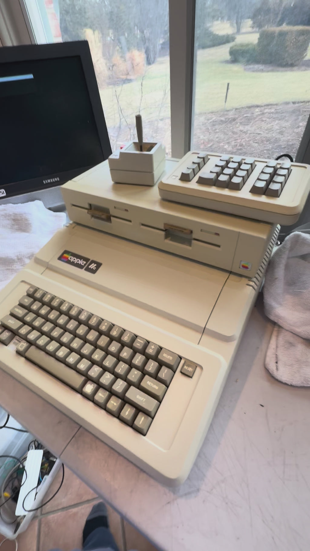 🍎 Apple IIe Enhanced Computer System – 128K – DuoDisk – Super Serial – Joystick - Numeric Keypad & Manuals