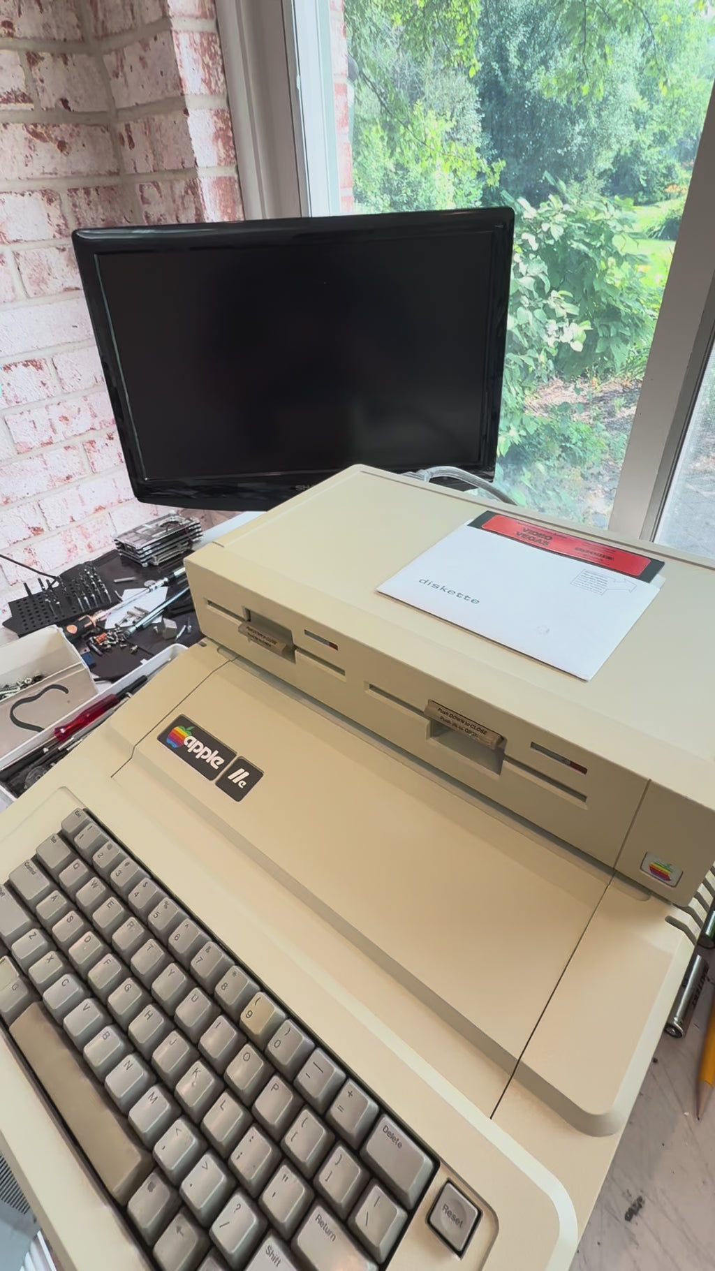 Apple IIe Enhanced Computer System (A2S2064) – Professionally Restored • Apple DuoDisk (A9M0108) • 128K • Manuals • Games