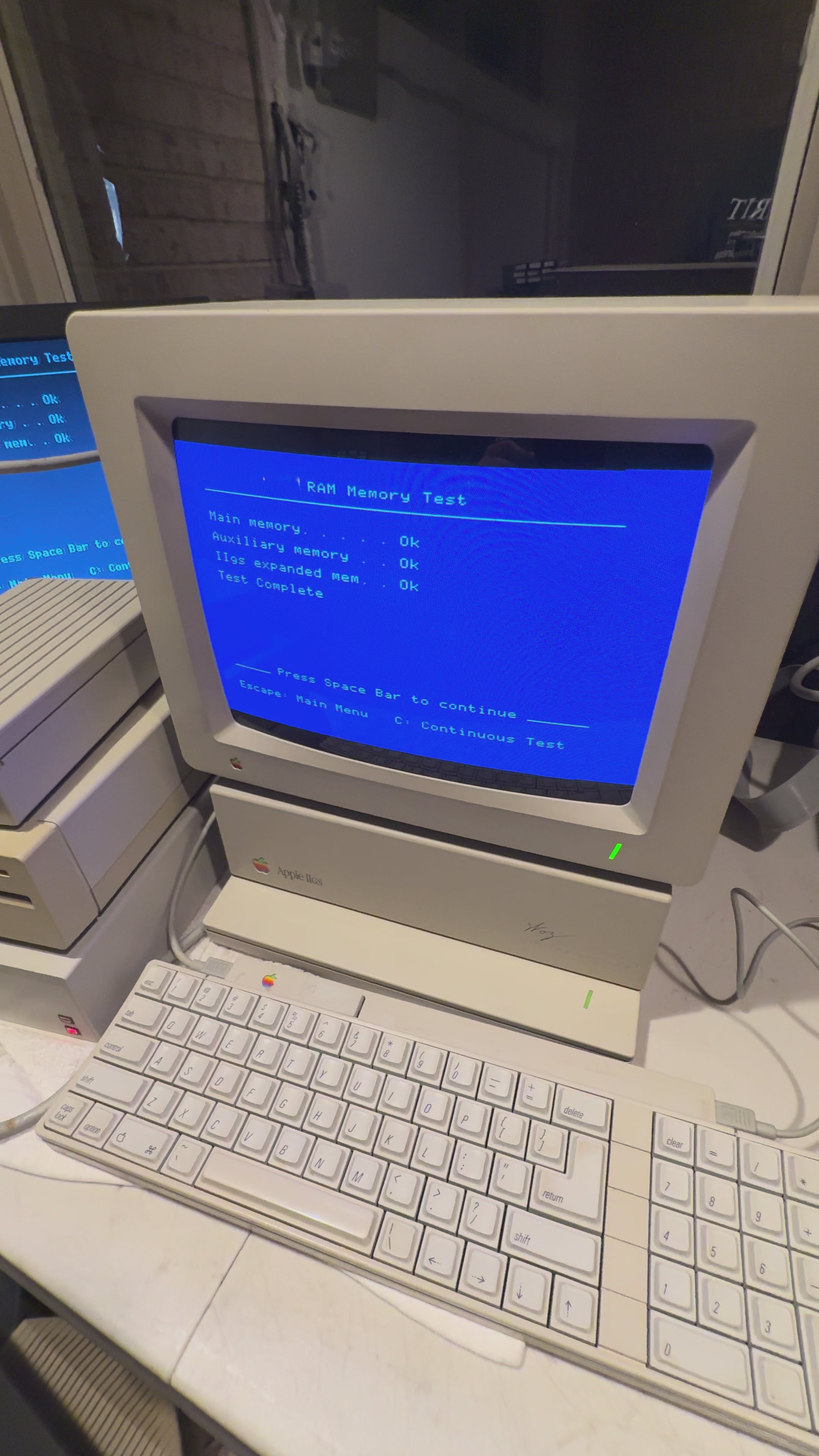 Apple IIGS ROM 1 “Woz Edition” — Fully Loaded, Pristine System