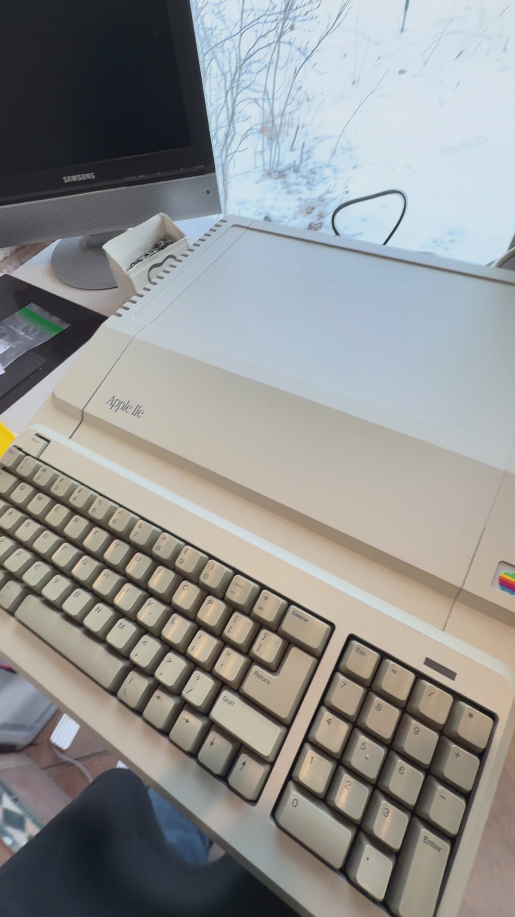 Apple IIe Platinum Edition – Excellent Condition – Fully Equipped