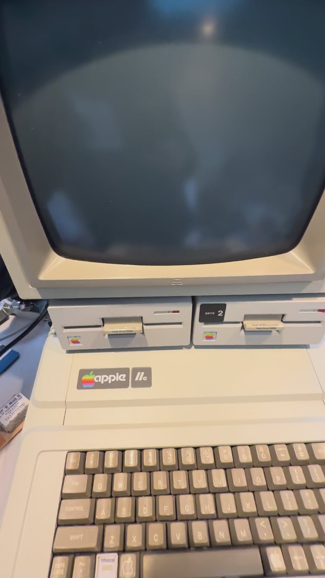 🍎 Apple IIe Enhanced Computer System – 320k – Two Disk – Super Serial  – A2M2010 Monitor