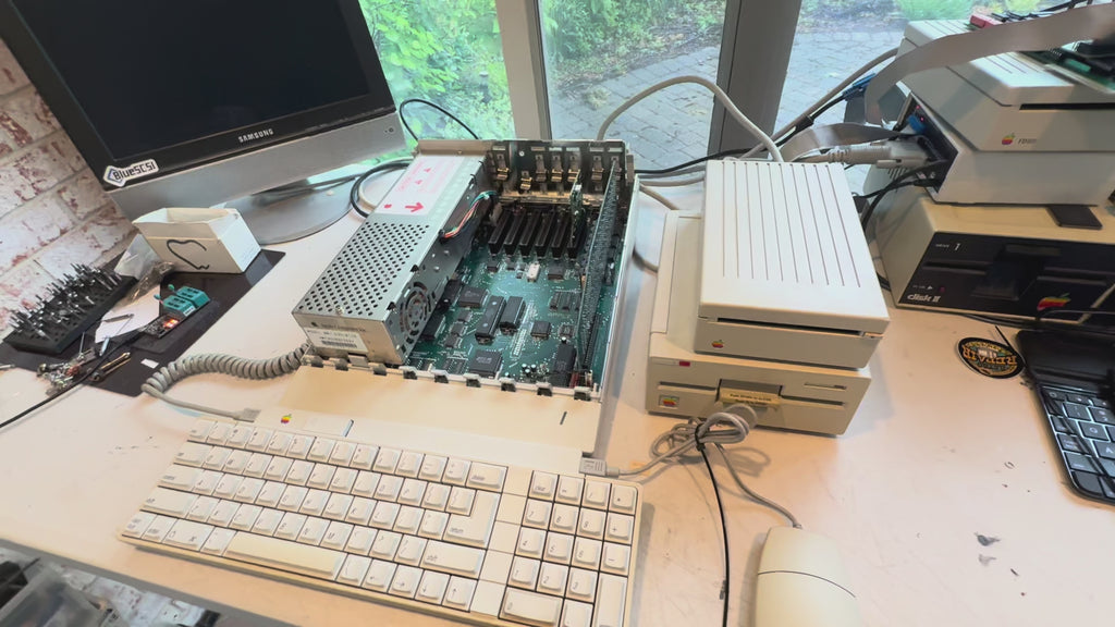 Apple IIGS ROM 1 – 1MB RAM – SD Drive w/ Games – Exceptional Condition
